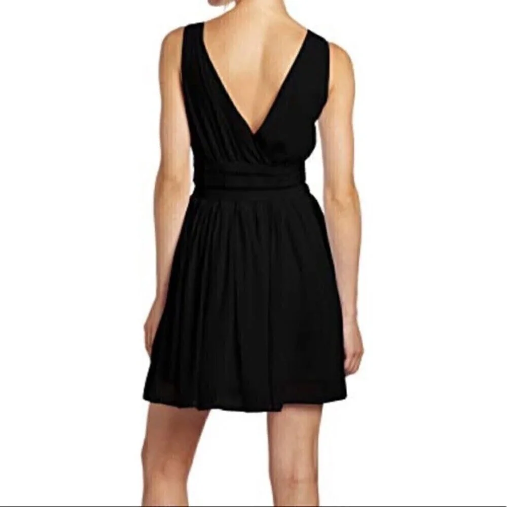 BB Dakota Sandrine Black Sleeveless V Neck Mini Cocktail Swing Dress Size Small